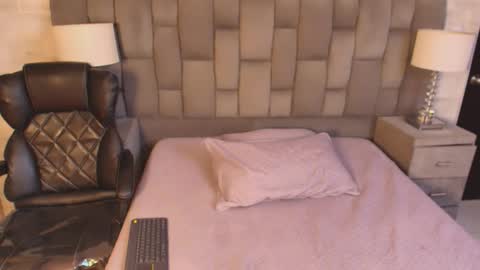 Snapshot of maxxxine_ chatting on 11/05/25, 06:13 Maxine Minx online show from 11/05/25, 06:13