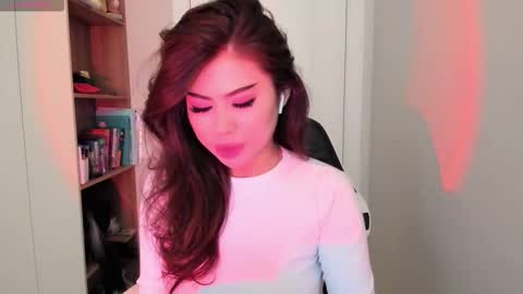 Snapshot of may_mia chatting on 12/17/25, 03:12 Mia online show from 12/17/25, 03:12