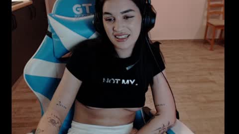 Snapshot of maya_and_guests chatting on 02/02/25, 01:02 Maya online show from 02/02/25, 01:02