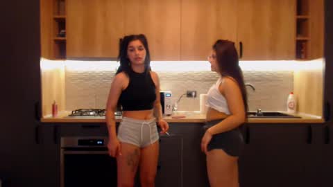 Snapshot of maya_and_guests chatting on 02/23/25, 08:11 Maya online show from 02/23/25, 08:11