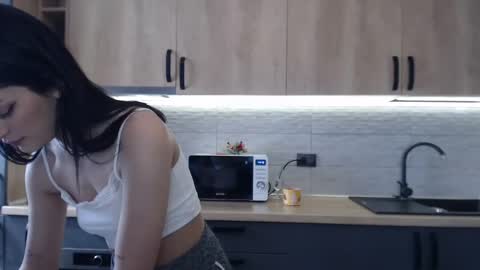 Snapshot of maya_and_guests chatting on 02/24/25, 11:10 Maya online show from 02/24/25, 11:10