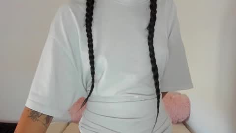 Snapshot of maya_and_guests chatting on 09/18/25, 12:51 Maya online show from 09/18/25, 12:51