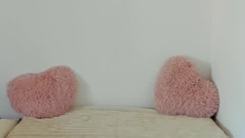 Snapshot of maya_and_guests chatting on 09/20/25, 01:34 Maya online show from 09/20/25, 01:34