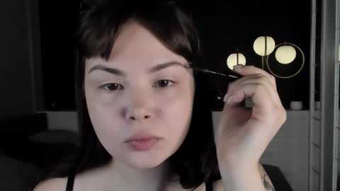 Woman online show from 10/28/25, 06:06