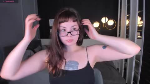 Woman online show from 11/15/25, 03:19