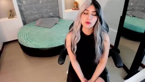 Snapshot of maya_rivers chatting on 10/28/25, 04:16 Maya online show from 10/28/25, 04:16