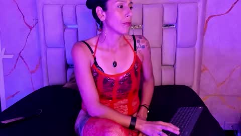 Snapshot of maya_storm_ chatting on 12/18/25, 07:42 Maya Strom online show from 12/18/25, 07:42