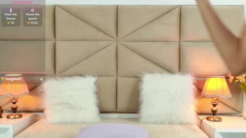 mayadeluca_ online show from 10/08/25, 08:28