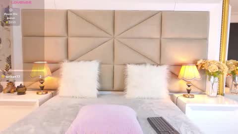 mayadeluca_ online show from 10/20/25, 09:04