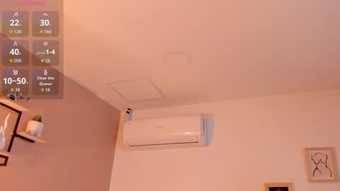 Snapshot of mayaevansmg chatting on 12/04/25, 12:36 SOFIA online show from 12/04/25, 12:36