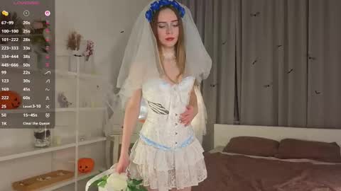 Snapshot of mayagreet chatting on 10/31/25, 08:43 My name is Kara online show from 10/31/25, 08:43