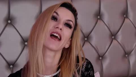 Maya online show from 12/04/25, 12:14