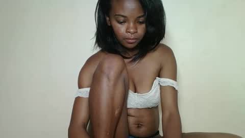 Snapshot of mayalabelle chatting on 11/22/25, 05:23 mayalabelle online show from 11/22/25, 05:23