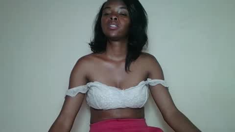 Snapshot of mayalabelle chatting on 11/27/25, 04:25 mayalabelle online show from 11/27/25, 04:25