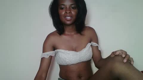 Snapshot of mayalabelle chatting on 11/29/25, 08:28 mayalabelle online show from 11/29/25, 08:28