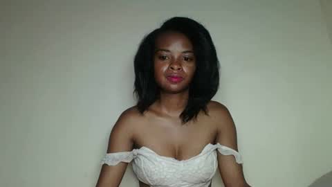 Snapshot of mayalabelle chatting on 12/01/25, 02:49 mayalabelle online show from 12/01/25, 02:49