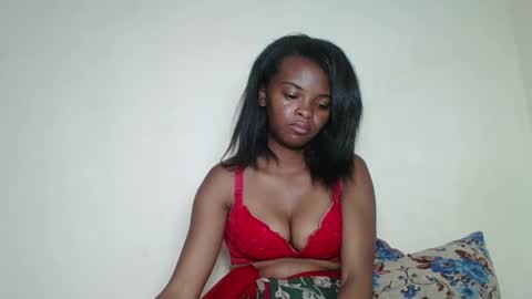 Snapshot of mayalabelle chatting on 12/13/25, 07:53 mayalabelle online show from 12/13/25, 07:53