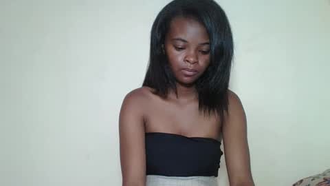 Snapshot of mayalabelle chatting on 12/14/25, 08:20 mayalabelle online show from 12/14/25, 08:20