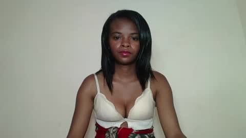 Snapshot of mayalabelle chatting on 12/15/25, 11:47 mayalabelle online show from 12/15/25, 11:47