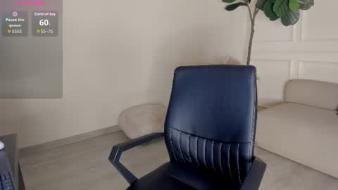 mayalee_ online show from 06/18/26, 02:12