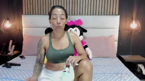 Nicolle Ruselle   Hello my lovely  schedule for great fun from  630 am and end 800 pm Colombian time I wait for you online show from 01/06/25, 03:29