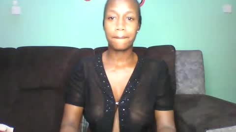 Snapshot of mayasmiley_ chatting on 10/09/25, 06:44 prettydoll online show from 10/09/25, 06:44