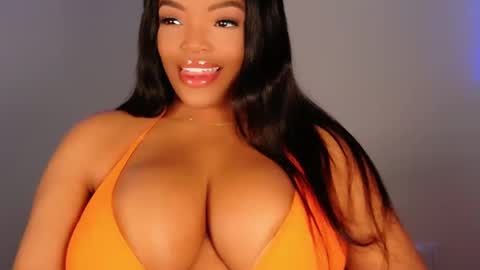 Snapshot of maybabi chatting on 11/18/25, 12:42 MayBabi online show from 11/18/25, 12:42