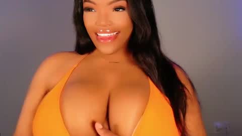 Snapshot of maybabi chatting on 11/22/25, 12:15 MayBabi online show from 11/22/25, 12:15