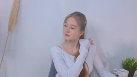 Snapshot of maybaybe chatting on 10/17/25, 03:14 Alice online show from 10/17/25, 03:14