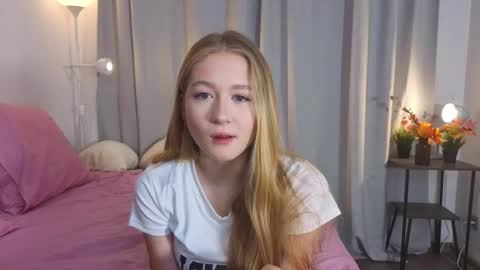 Snapshot of maybaybe chatting on 11/15/25, 04:25 Alice online show from 11/15/25, 04:25