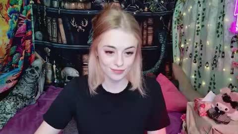maybe_yours333 online show from 07/04/26, 11:38