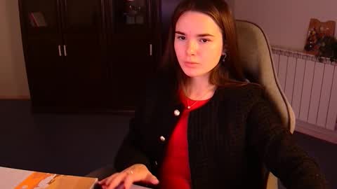 maybloom_ online show from 11/05/25, 05:40