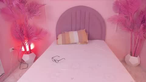 Snapshot of mayevanss chatting on 10/01/25, 03:45 mayevanss online show from 10/01/25, 03:45