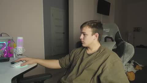 Snapshot of maygly chatting on 10/30/25, 02:13 Slava and Alextatto online show from 10/30/25, 02:13