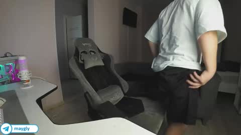 Snapshot of maygly chatting on 11/01/25, 08:05 Slava and Alextatto online show from 11/01/25, 08:05