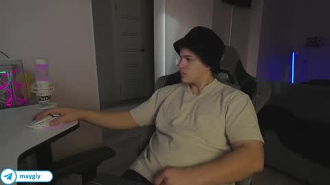 Snapshot of maygly chatting on 11/04/25, 10:03 Slava and Alextatto online show from 11/04/25, 10:03