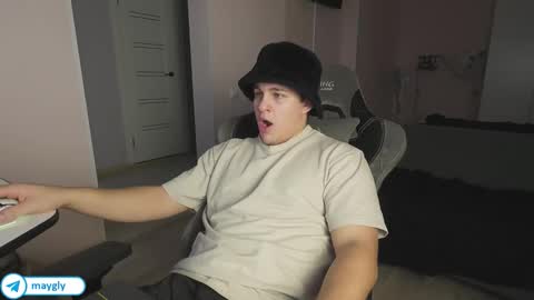 Snapshot of maygly chatting on 11/05/25, 07:30 Slava and Alextatto online show from 11/05/25, 07:30