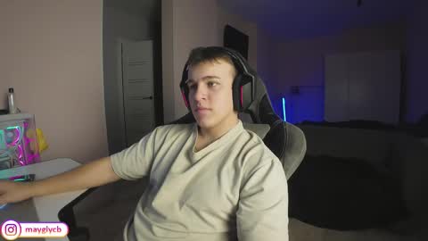 Snapshot of maygly chatting on 11/07/25, 02:28 Slava and Alextatto online show from 11/07/25, 02:28