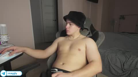 Snapshot of maygly chatting on 11/27/25, 01:57 Slava and Alextatto online show from 11/27/25, 01:57