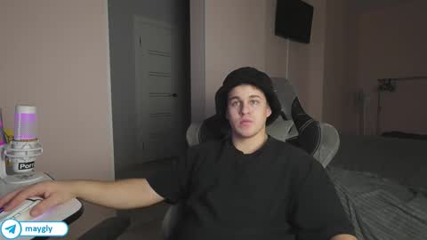 Snapshot of maygly chatting on 11/28/25, 03:14 Slava and Alextatto online show from 11/28/25, 03:14