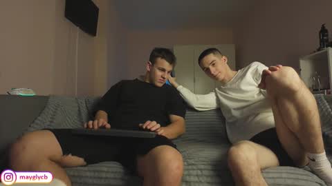 Snapshot of maygly chatting on 11/29/25, 02:20 Slava and Alextatto online show from 11/29/25, 02:20