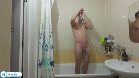 Snapshot of maygly chatting on 12/17/25, 05:46 Slava and Alextatto online show from 12/17/25, 05:46