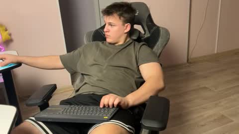 Snapshot of maygly chatting on 02/19/26, 05:42 Slava and Alextatto online show from 02/19/26, 05:42