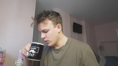 Snapshot of maygly chatting on 03/04/26, 07:03 Slava and Alextatto online show from 03/04/26, 07:03