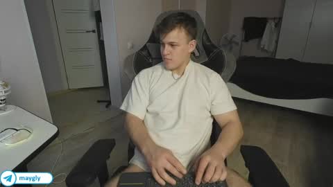Snapshot of maygly chatting on 05/01/26, 02:21 Slava and Alextatto online show from 05/01/26, 02:21