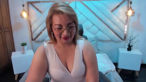 Mailyn online show from 02/26/25, 07:49