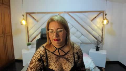 Mailyn online show from 02/28/25, 11:23