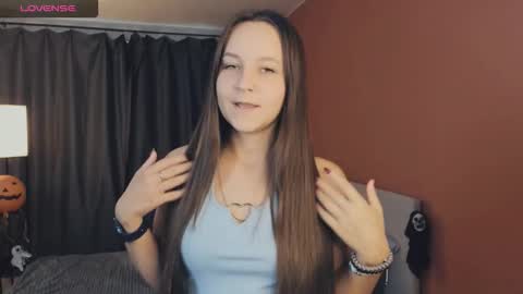 Snapshot of maysday chatting on 11/01/25, 01:02 May online show from 11/01/25, 01:02