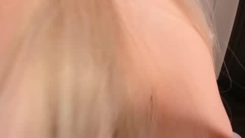 Snapshot of mayya_cuute chatting on 12/19/25, 05:14 Mila online show from 12/19/25, 05:14