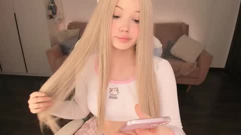 Snapshot of mayya_cuute chatting on 02/01/26, 05:06 Mila online show from 02/01/26, 05:06